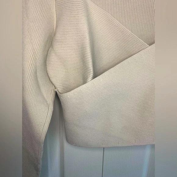 New Aritzia Ten by Babaton Cropped knit criss-cross longsleeve - Picture 7 of 13